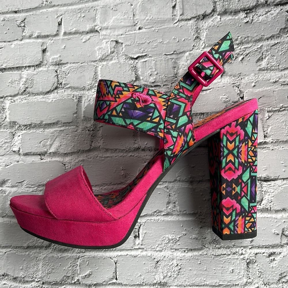 ROCKET DOG | Enhance Your Prance Heels in Bold Southwest - Picture 10 of 14